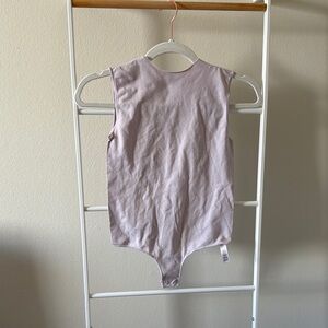 Skims Essential Crew Neck Sleeveless Bodysuit in Iris Mica (lavender) S/M NWOT